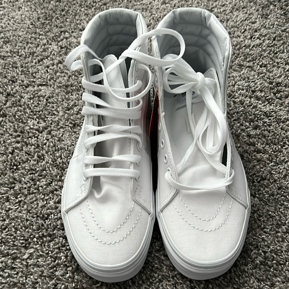 New women’s white Vans!!
Size 8